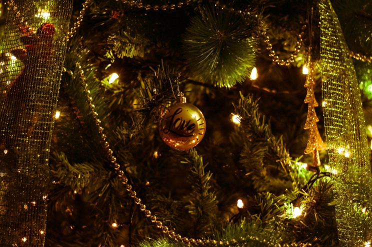 How to Choose the Perfect Artificial Christmas Tree for Your Home